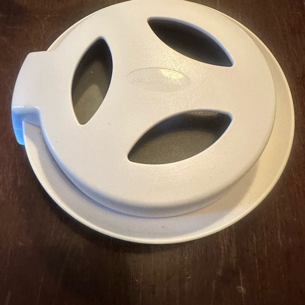 Pampered Chef White Close and Cut